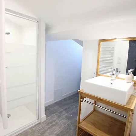 Guestready - Sunny Attic Near Grand Theatre